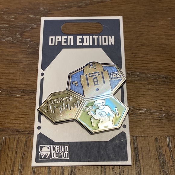 Disney Star Wars Open Edition Droid Depot and Resistance Fighter Pins 2 NEW - Picture 3 of 3
